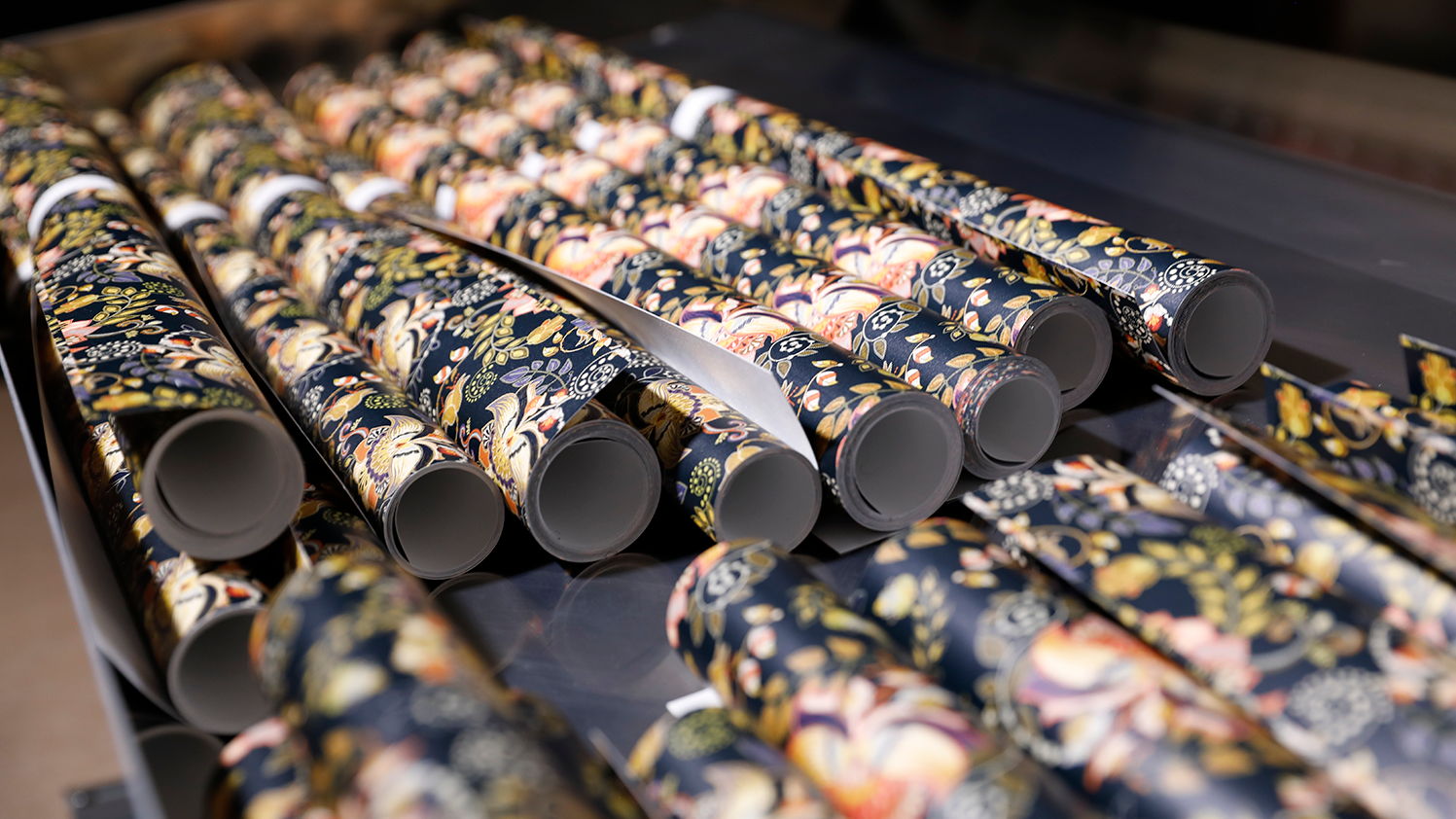 Automate and customise with Canon's UVgel Wallpaper Factory solutions.