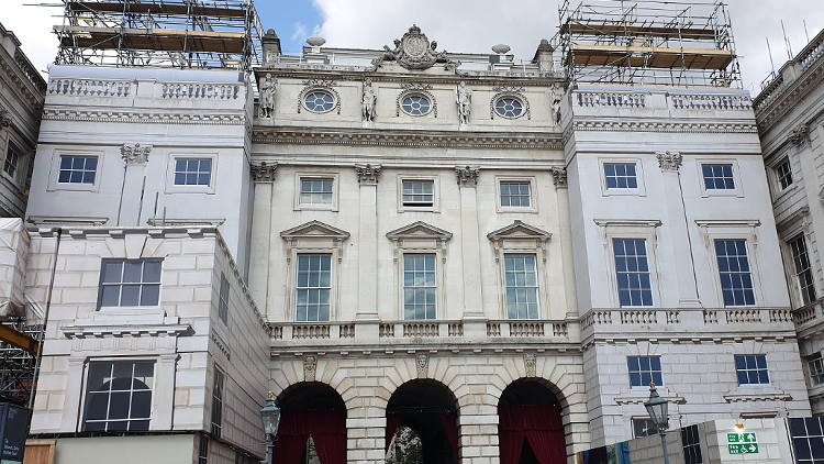 Specialist printer creates ultra-realistic building wrap for Somerset House.