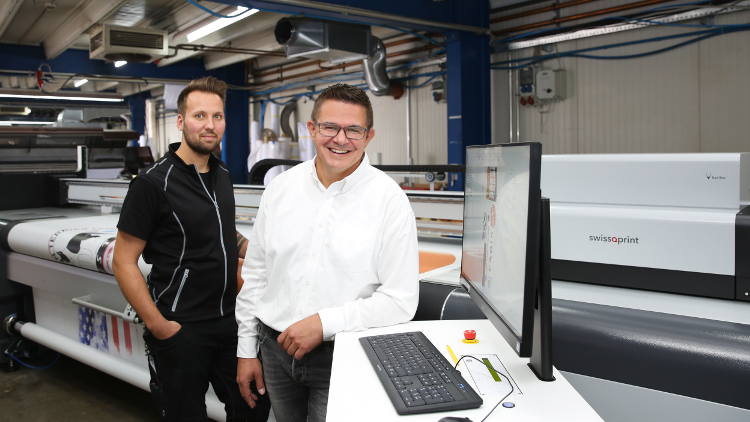Stiefel Digitalprint GmbH in Lenting near Munich recently became the first customer to begin operating a Karibu roll to roll printer.