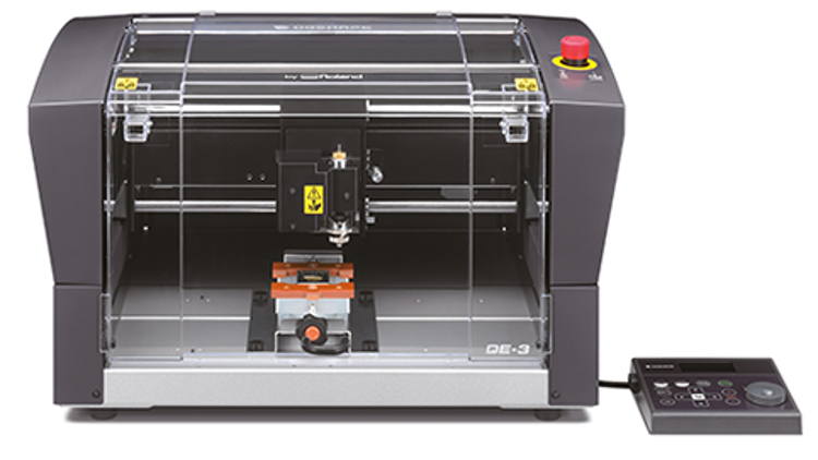 New DE-3 DGSHAPE desktop engraver with optional centre vice.