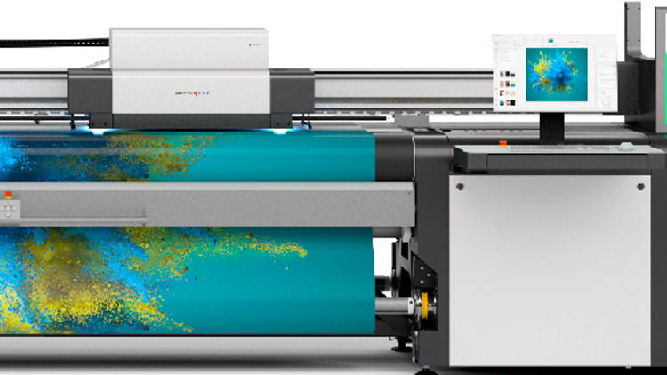 The first swissQprint roll to roll printer premièred at Fespa 2019 and was at the same time honoured by the EDP Awards jury in the "roll to roll printer >320 cm" category.