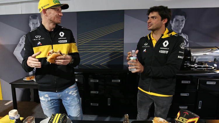 Hülkenberg and Sainz go head-to-head in Roland DG Burger Challenge.