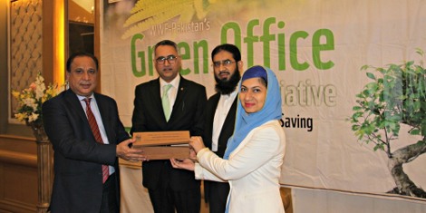 Iffat Zahra and Arshad Mehmood, Archroma, receiving the WWF Pakistan Eco-Innovation Award from Naeem Mughal, Director General, Sindh Environmental Protection Agency, Government of Pakistan.